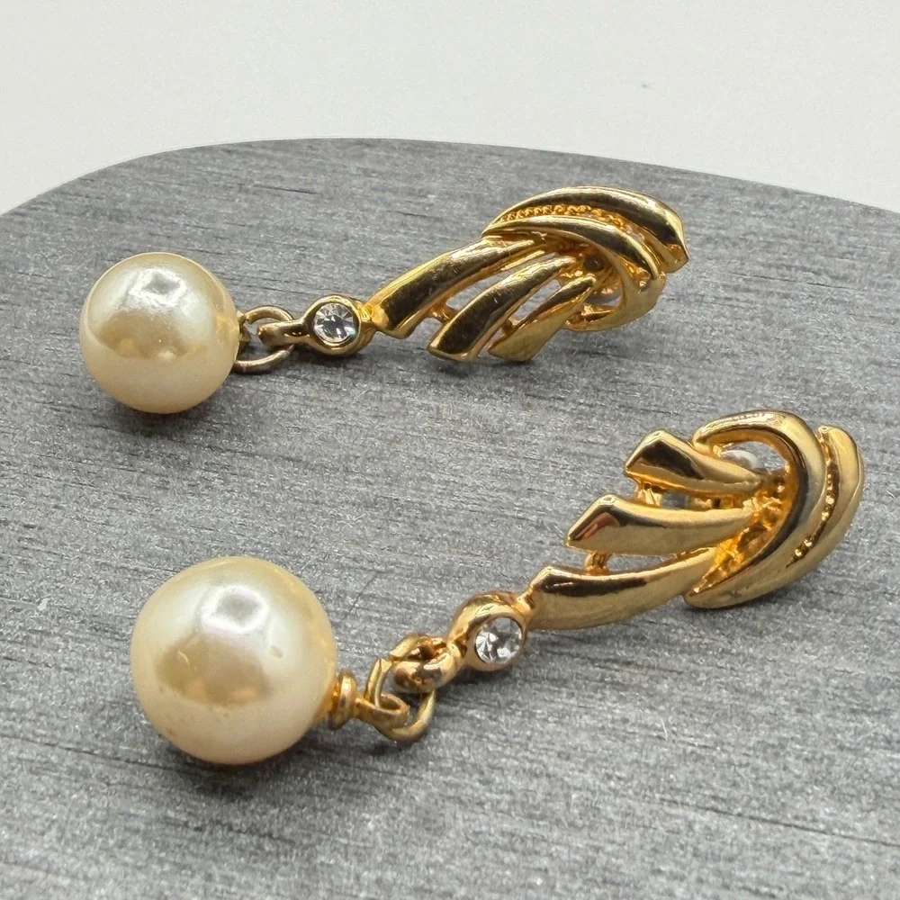 Gold Tone Faux Pearl Rhinestone Dangle Drop Pierced Earrings Elegant Statement